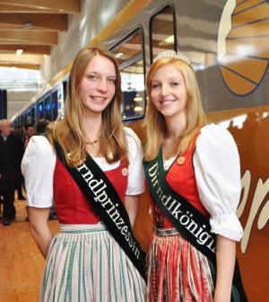 Datei:JuliaUndElisabeth2.jpg