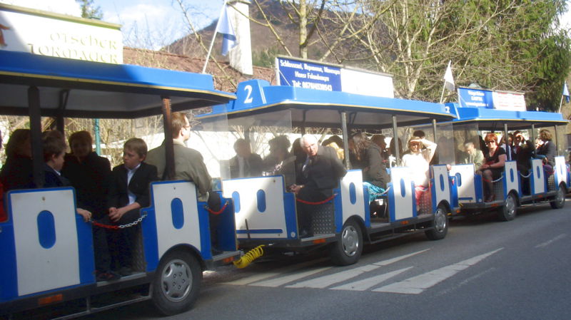 Datei:Hochzeitszug2.jpg