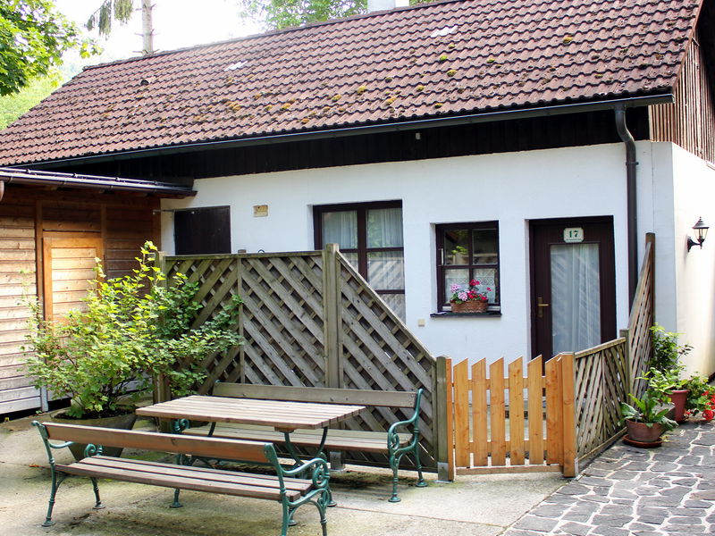 Datei:SH Pfortenhaus Zaun2.JPG