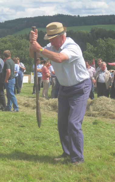 Datei:Heufest2009 Schoberstecken Loch.jpg