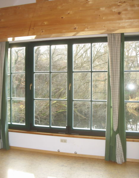 Datei:SH Teichbrücke - Seitenfenster.jpg