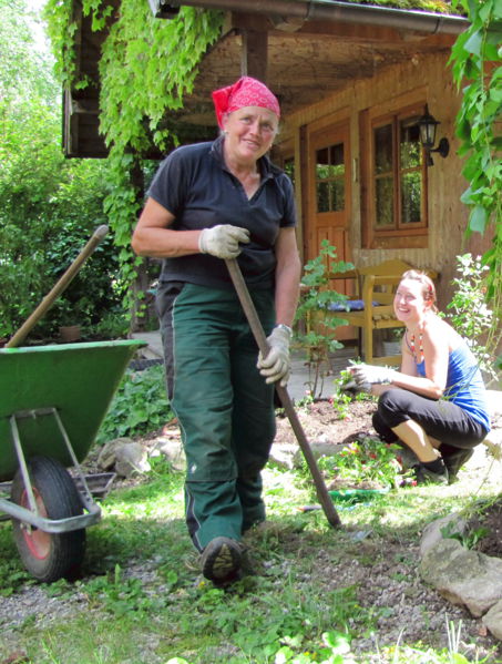 Datei:Gartenteam Nostalgiegarten.jpg
