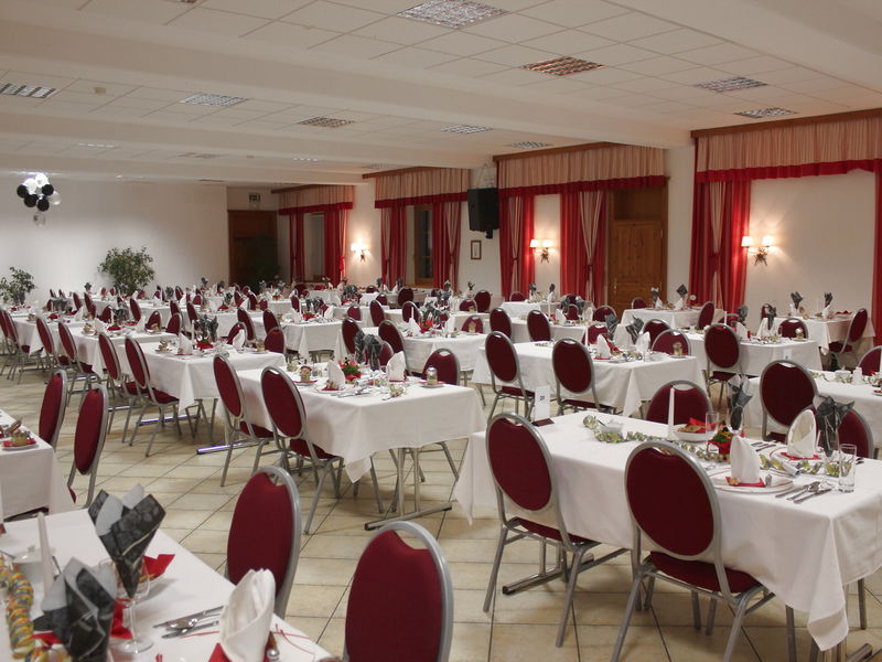 Datei:SD Saal Talblick Bankett.jpg