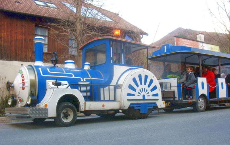 Datei:Hochzeitszug.jpg