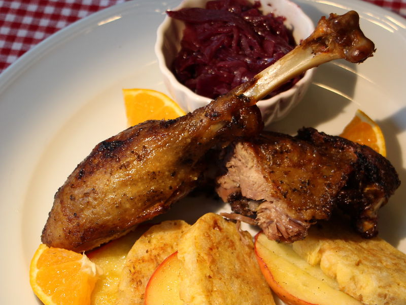 Datei:SK Ganslhaxn mit Rotkraut.JPG
