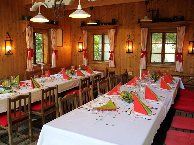 Datei:SH Feier Pfluaghittn2.JPG