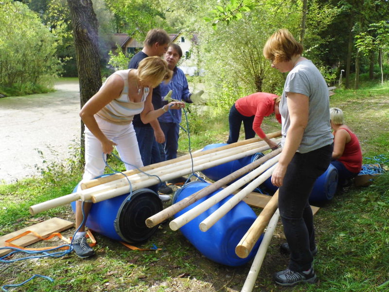 Datei:ICT-Floßbau Beginn.jpg