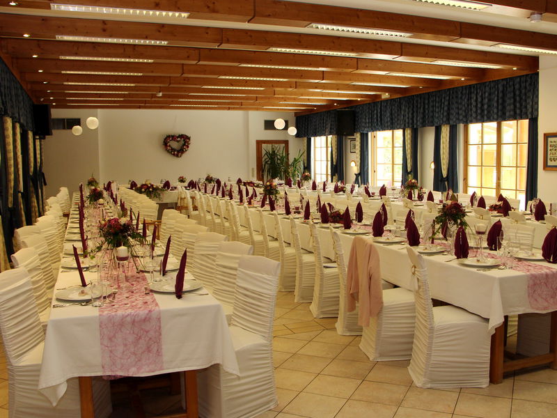 Datei:HZ Saal König Hussen.JPG