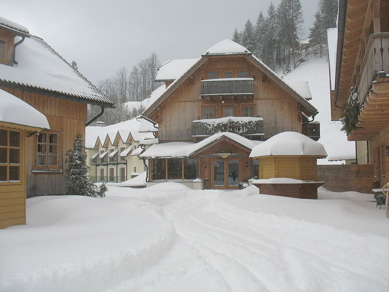 Datei:Schnee am Dorfplatz1.jpg