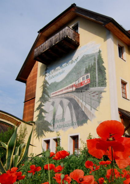 Datei:SH-Mariazellerbahnbild Mohn.jpg