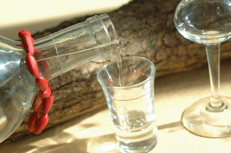 Datei:Dirndlschnaps Stamperl.jpg